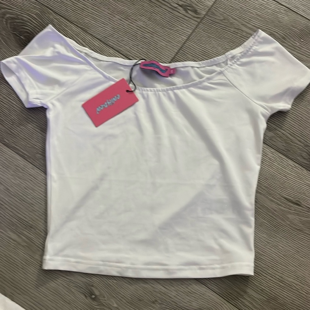 White tee-shirt top